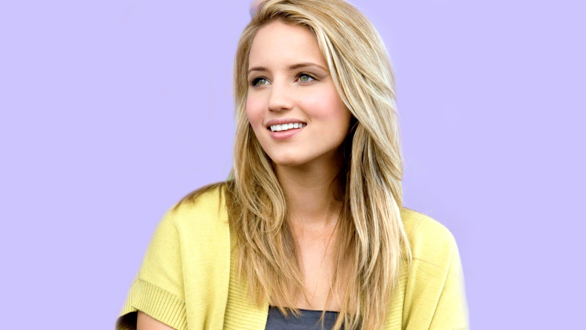 dianna agron blonde regard sourire visage