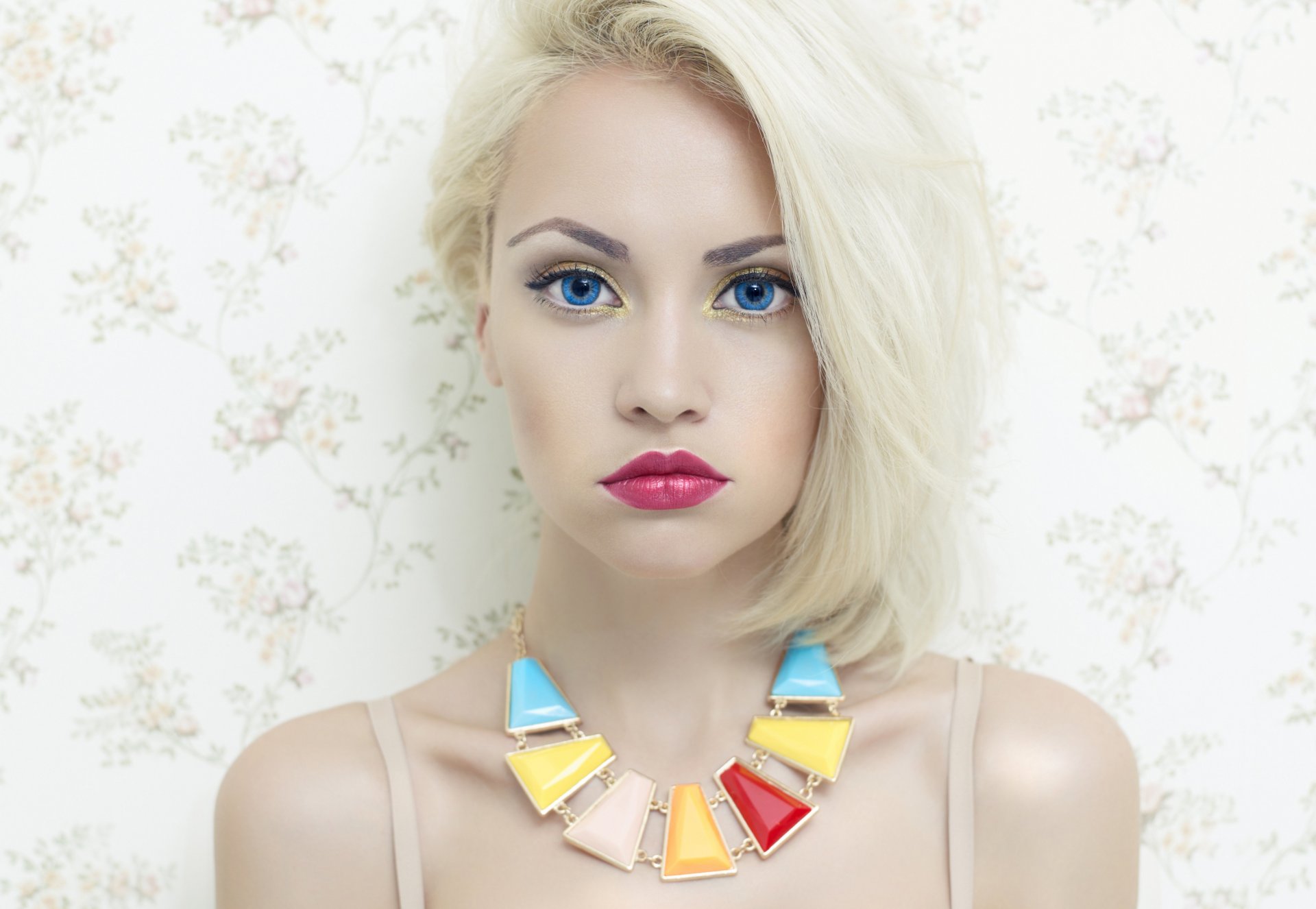 girl blonde make-up blue eyes view decoration