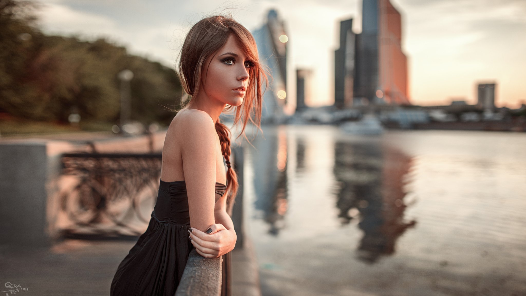 fille ksenia kokoreva georgy chernyadiev robe noir brun bokeh belle beauté sexy russe portrait ville rivière vue humeur moscou modèle