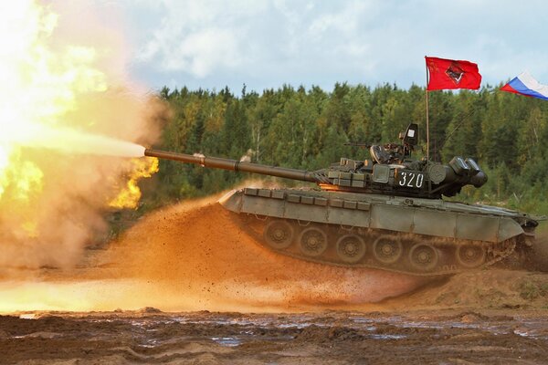 Russian T-80 bv tank shoots