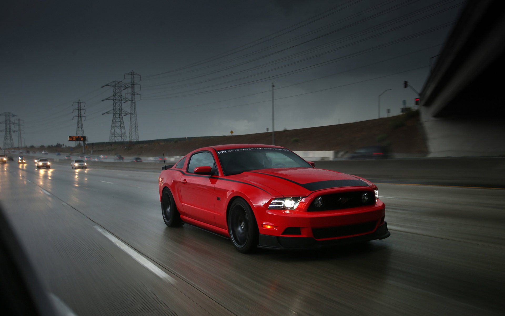 ford mustang rouge ford mustang rtr pluie voiture de sport route vitesse