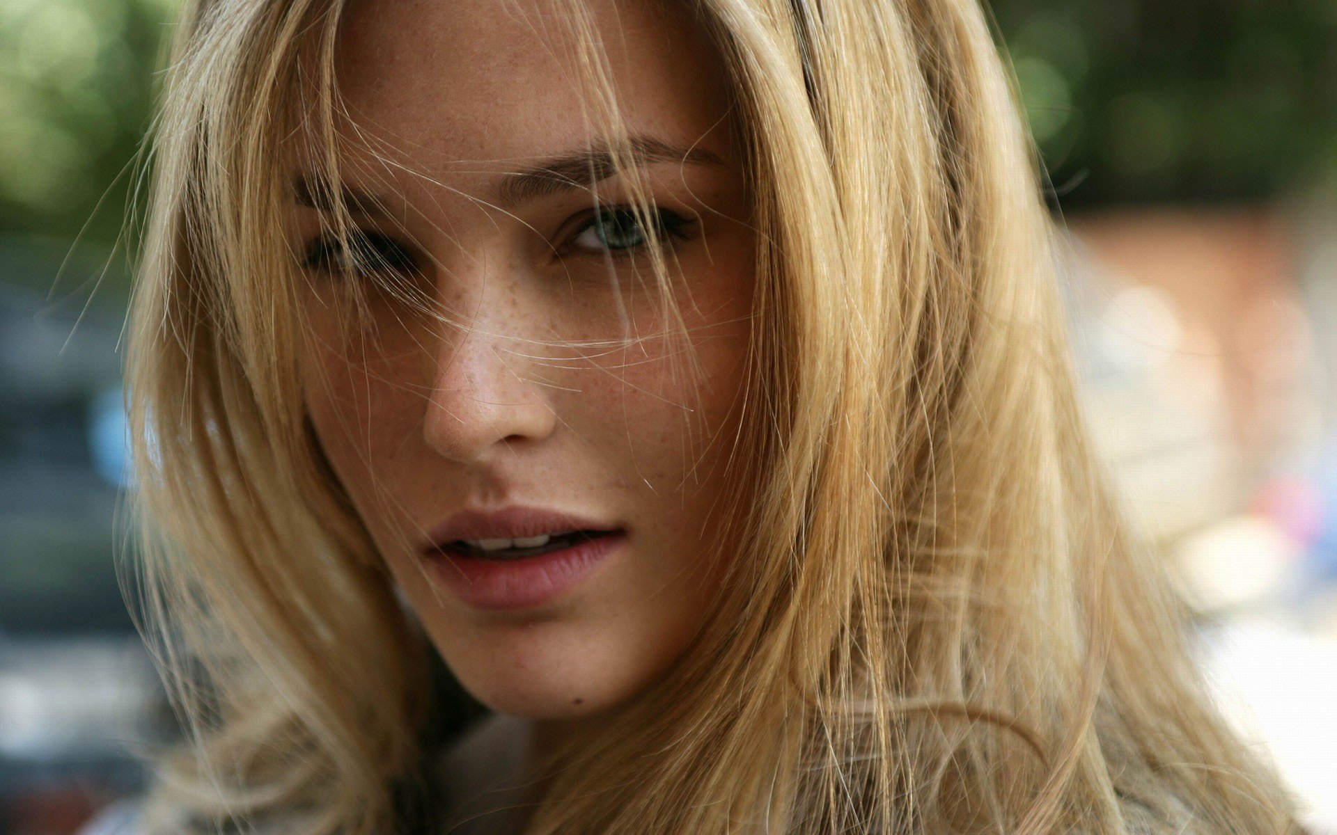 ragazza bionda modella bar refaeli