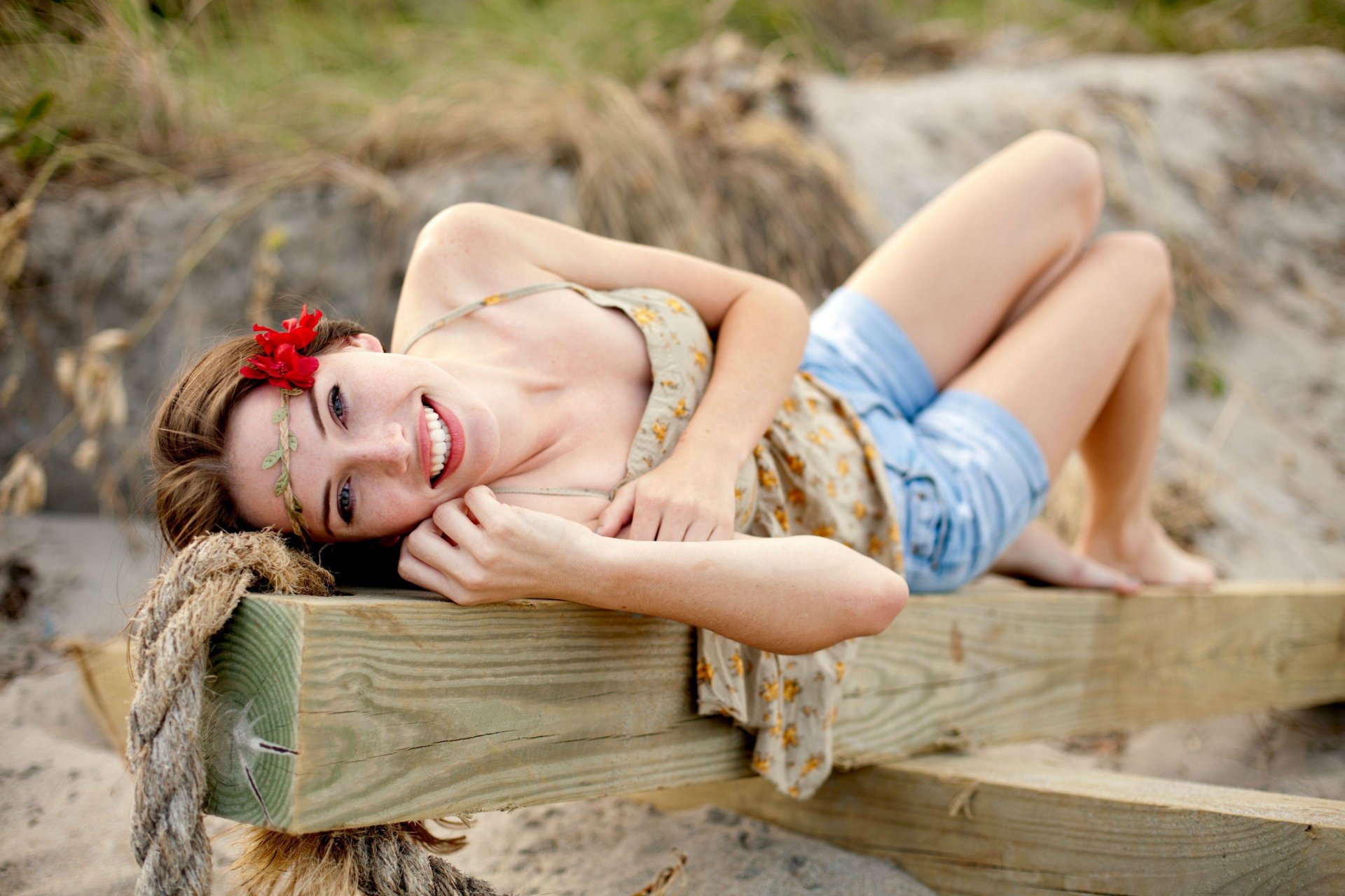 megan coffey mädchen modell sand pose