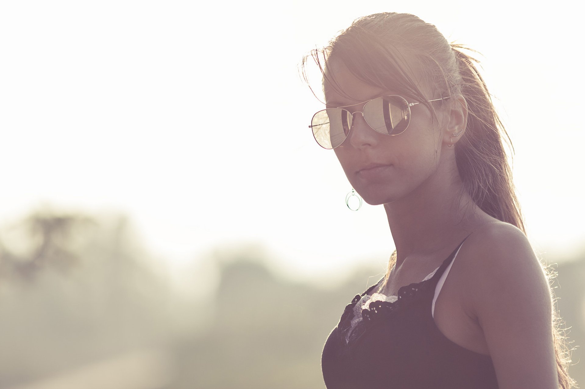 portrait glasses lighting bokeh background sun