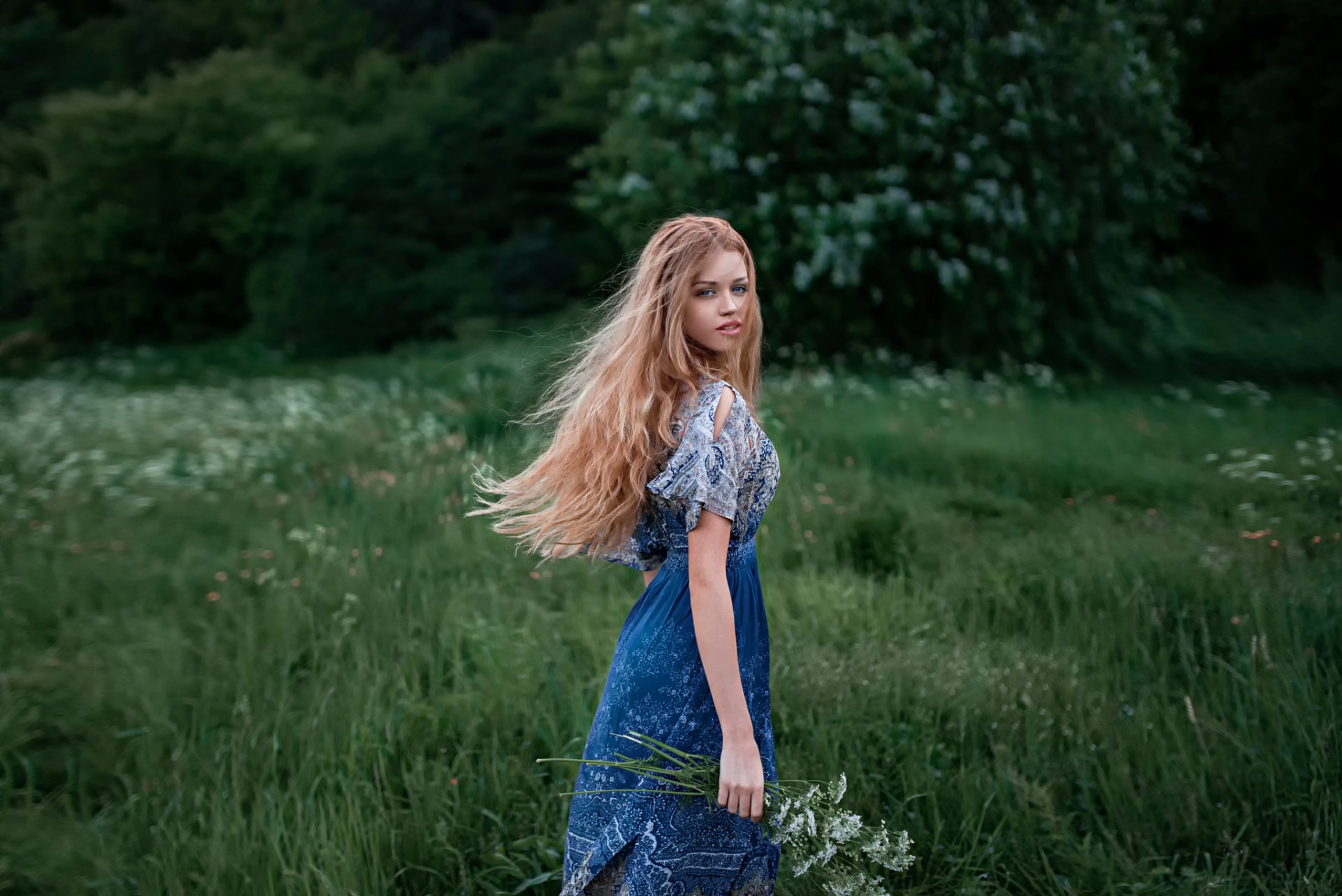 dasha fascino capelli sguardo fiori natura vestito george chernyadyev