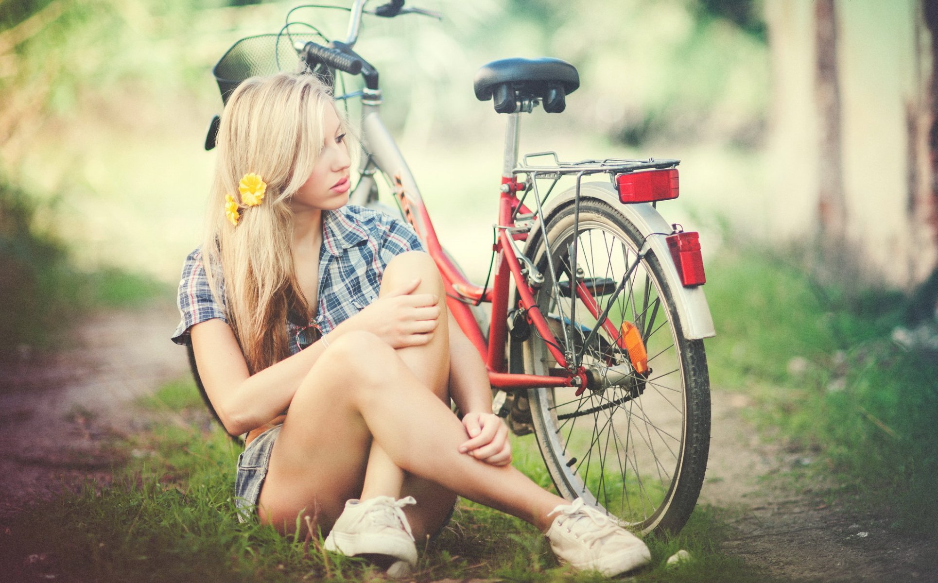 ragazza bicicletta sport