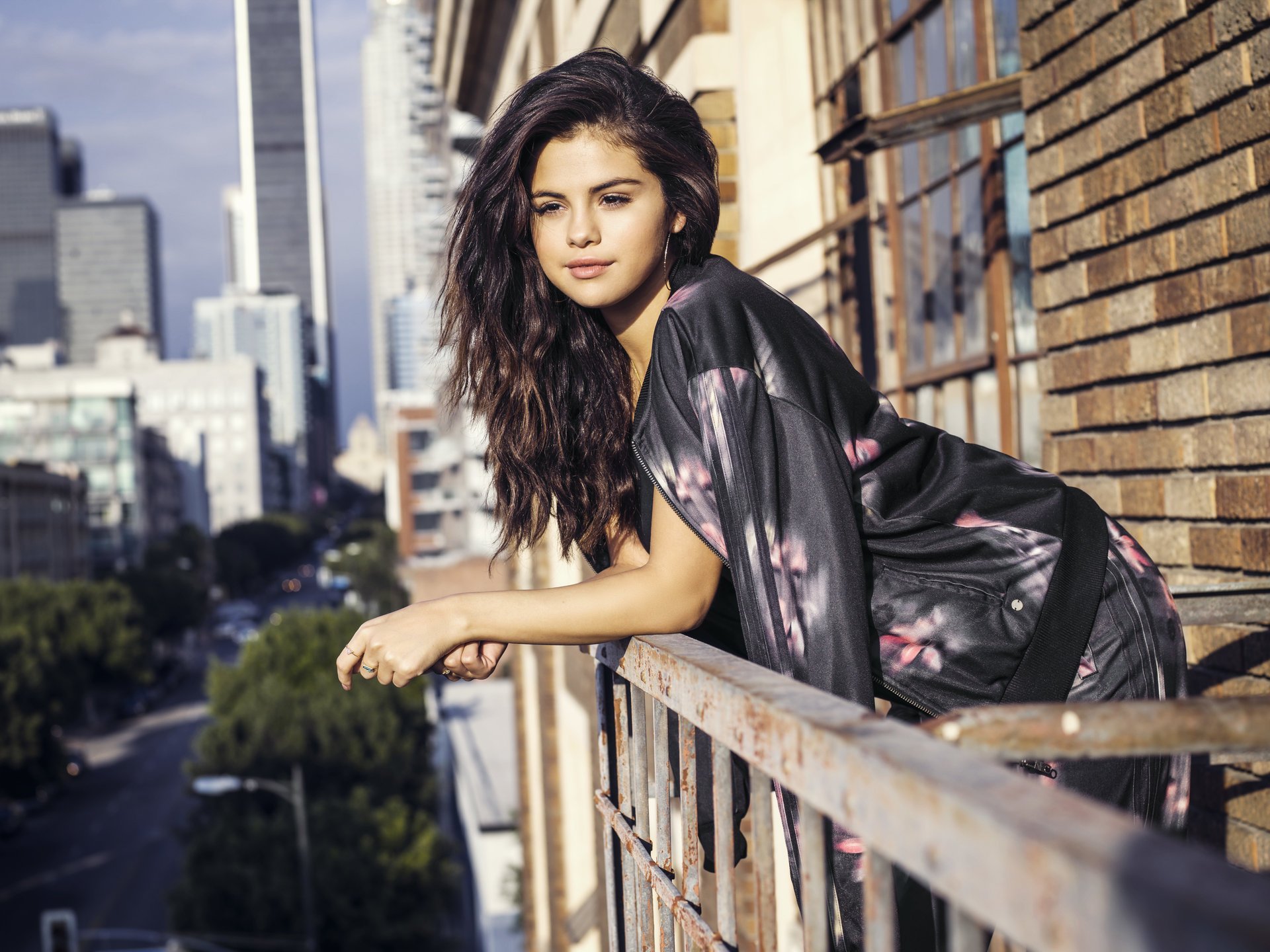 selena gomez adidas neo etichette selena gomez bruna posa