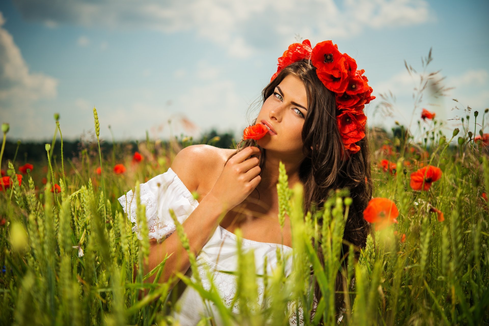 ragazze fiori campo natura papaveri