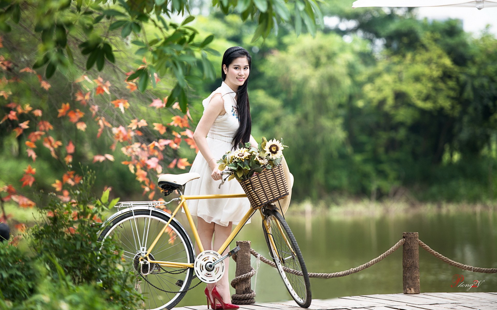 fille asiatique vélo