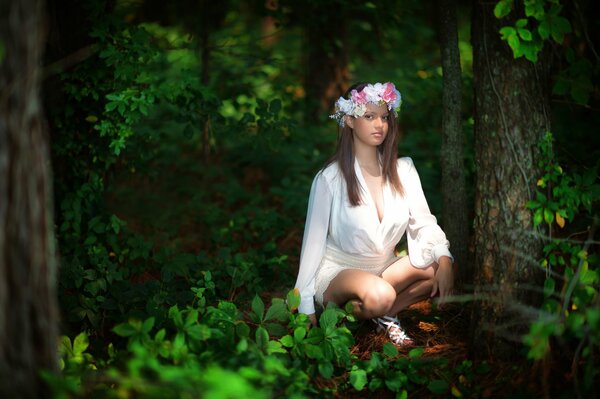 Fotoshooting Mädchen in der Natur im Wald