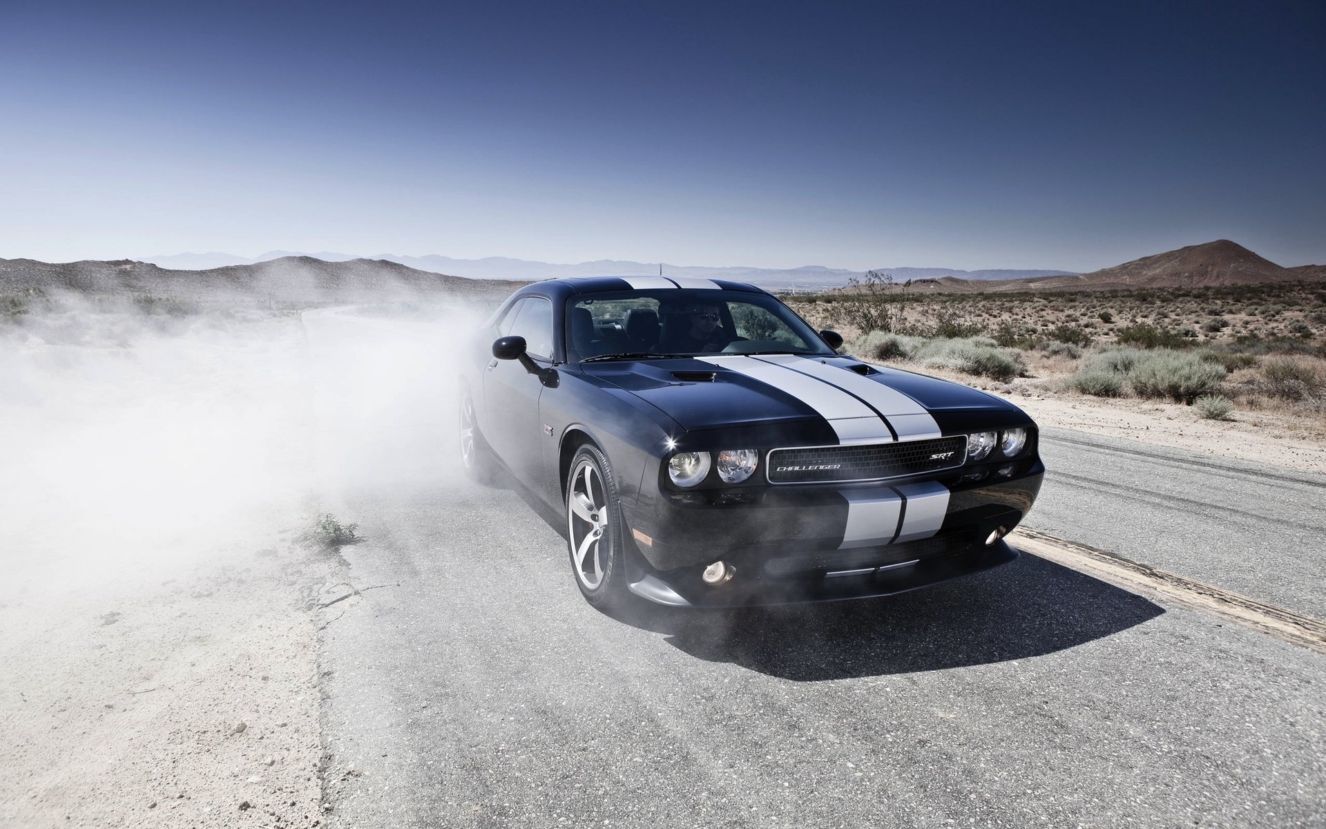 dodge calore challenger auto anteriore nero strada giorno