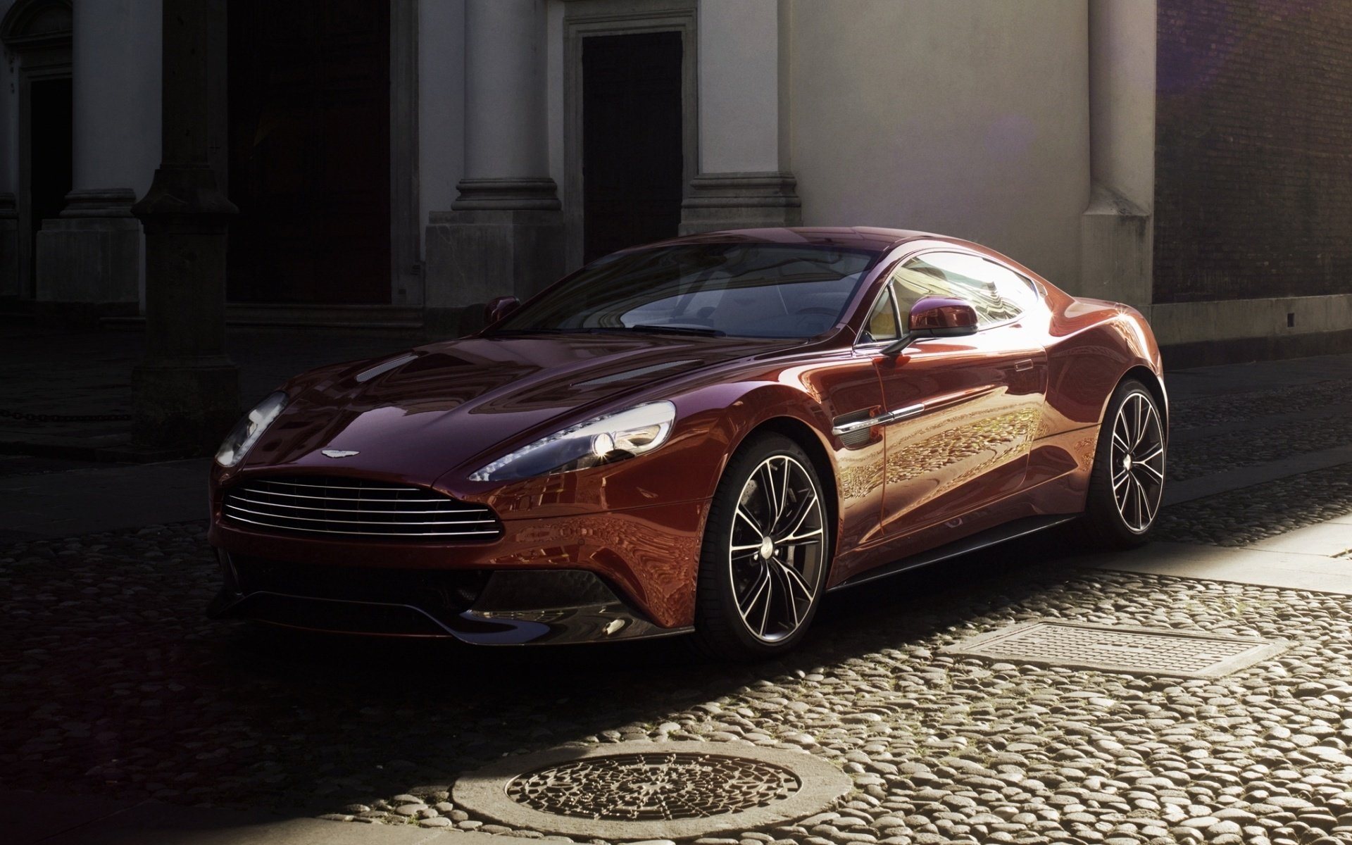 aston martin aston martin vanquish supersportwagen weinrot vanquish