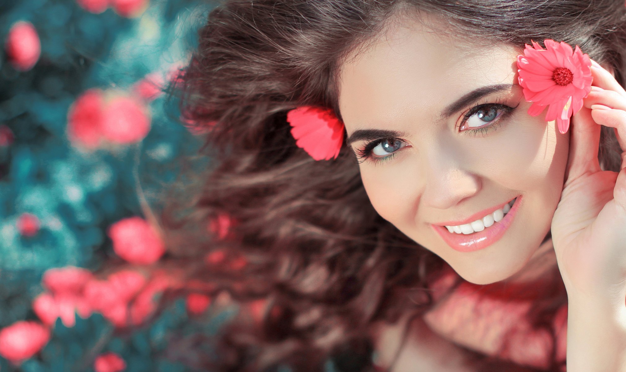 mädchen lächeln stimmung gesicht make-up augen haare locken blumen