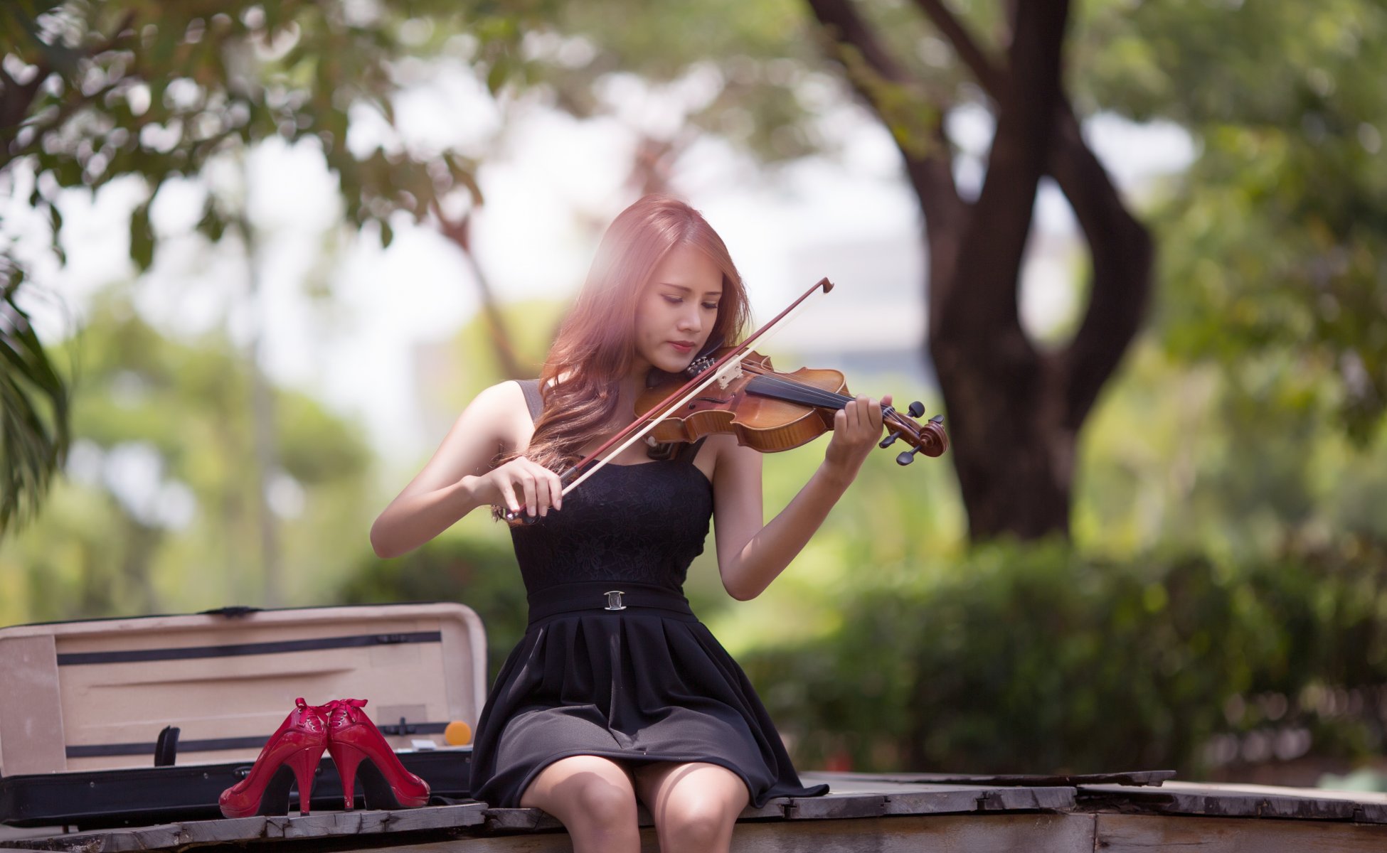 girl asian dress violin