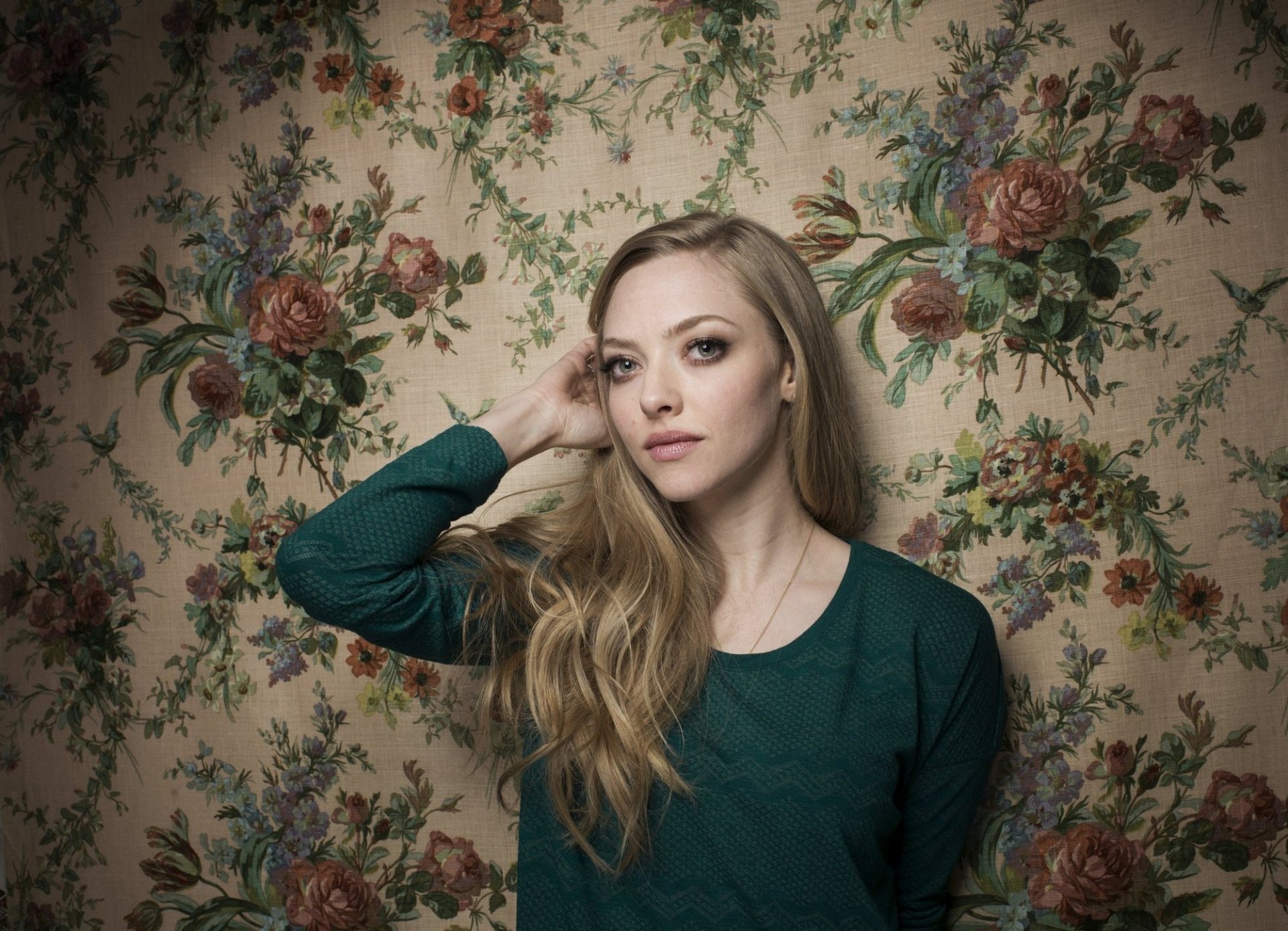 amanda seyfried girl blonde actress celebrity