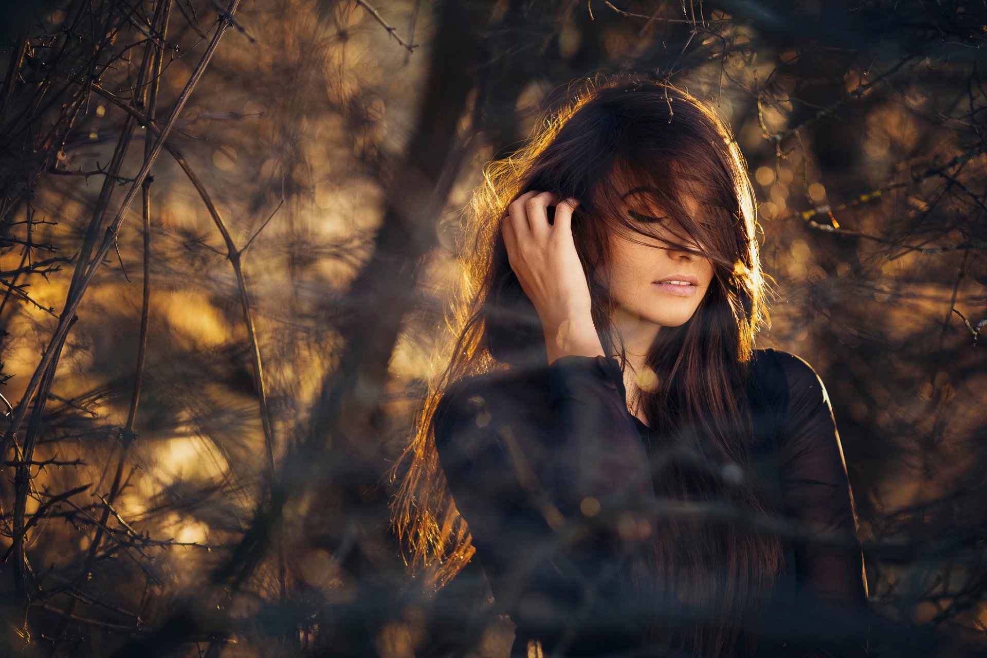 timée portrait lumière du soleil bokeh branches