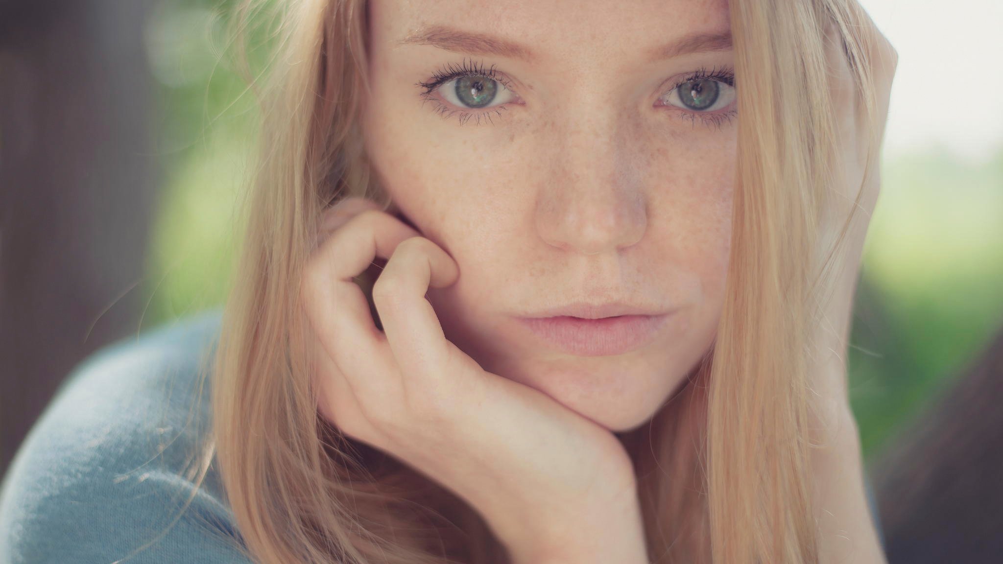 judith portrait freckles view