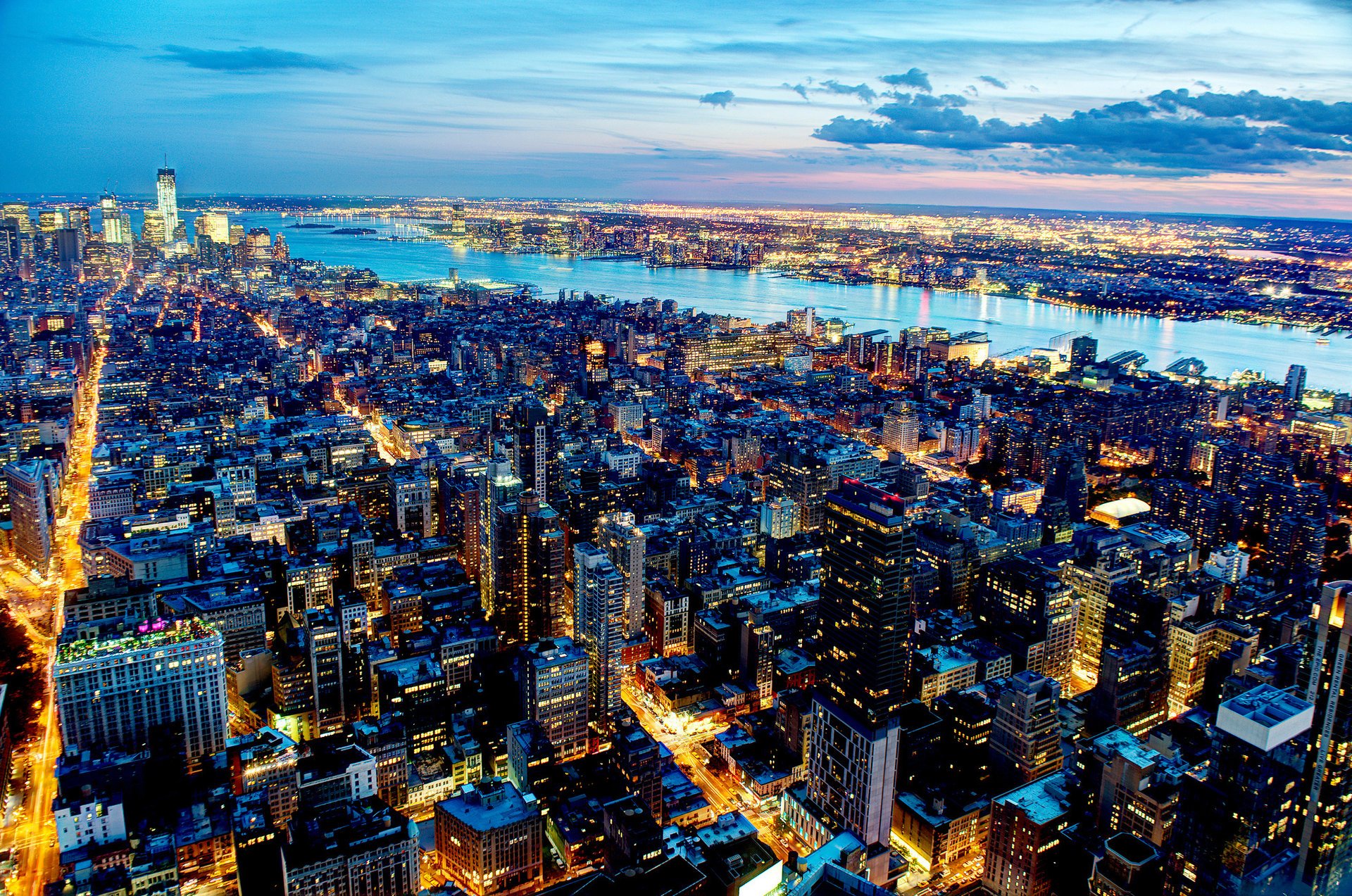 new york abend wolkenkratzer fluss lichter stadt