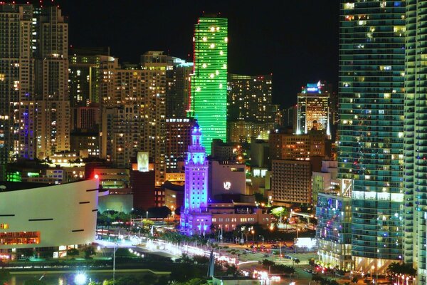 Vista notturna di Miami. Luci della città