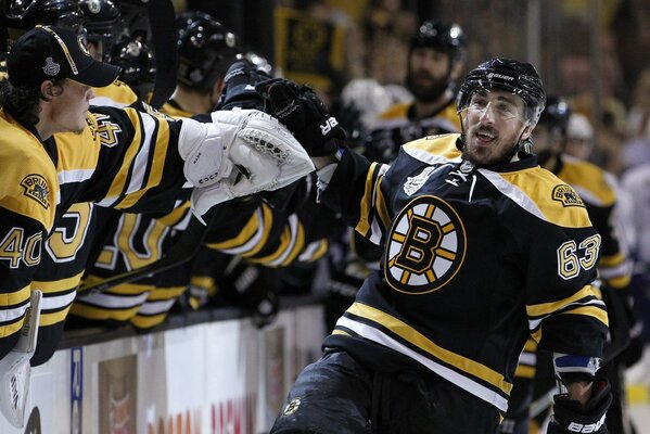 Célébration de la victoire dans un match de hockey