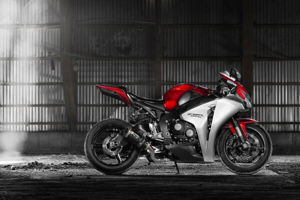 Tuning honda CBR1000RR rojo-gris