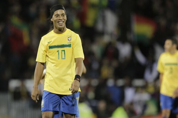 Photo du footballeur Ronaldinho sur le terrain