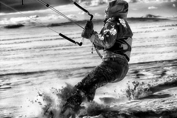 Bella foto di un uomo con effetto monocromatico