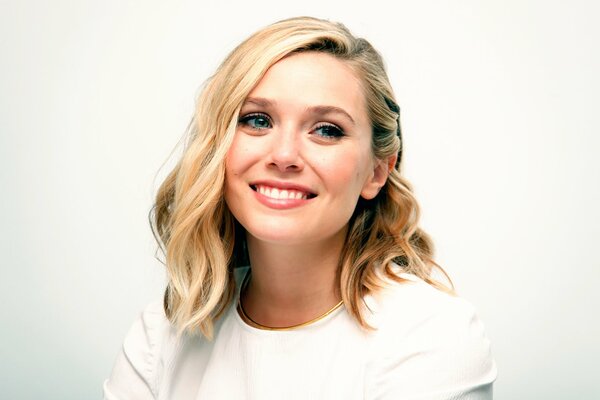 Il sorriso misterioso di Elizabeth Olsen