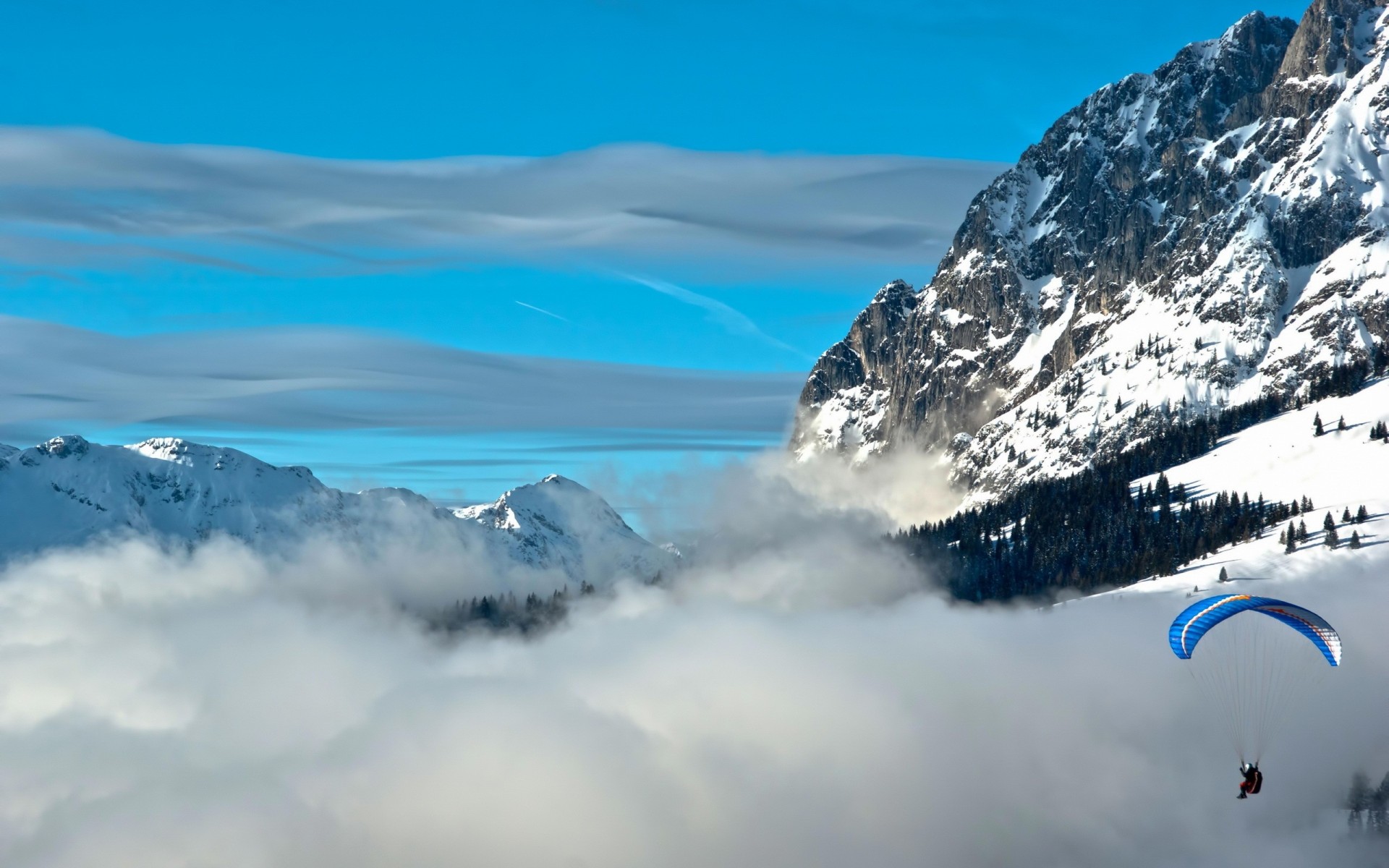 parachute ciel montagnes nuages