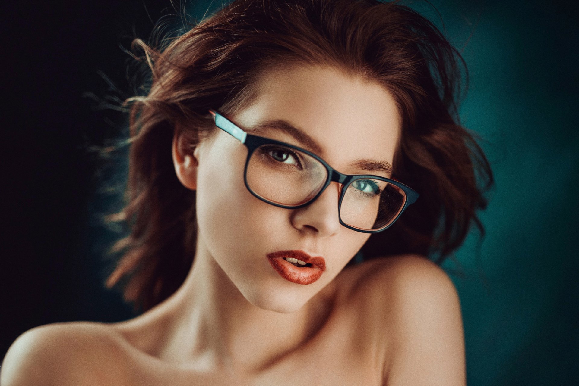 lusy portrait lunettes maquillage georgi chernyadyev