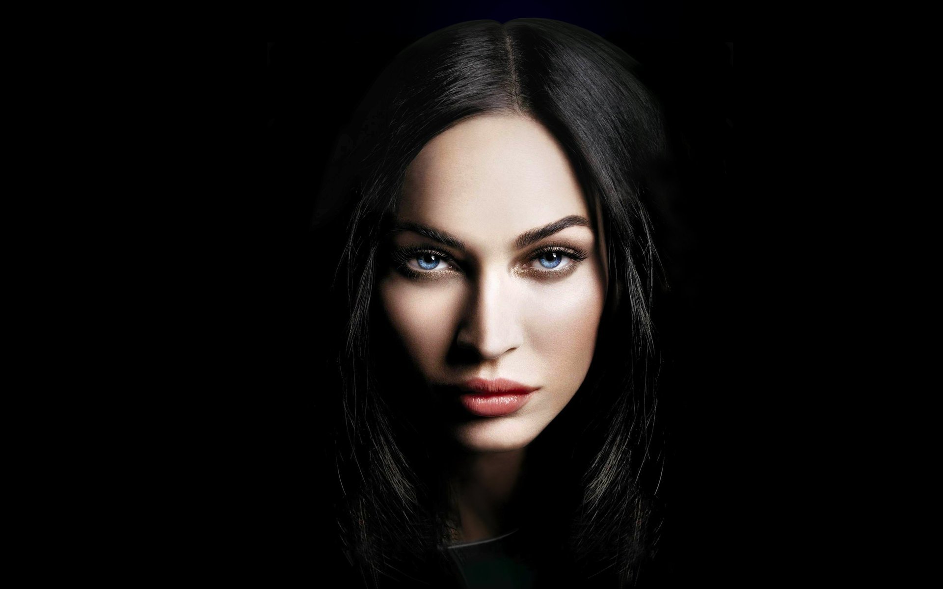 megan fox brunetka seksowny wygląd