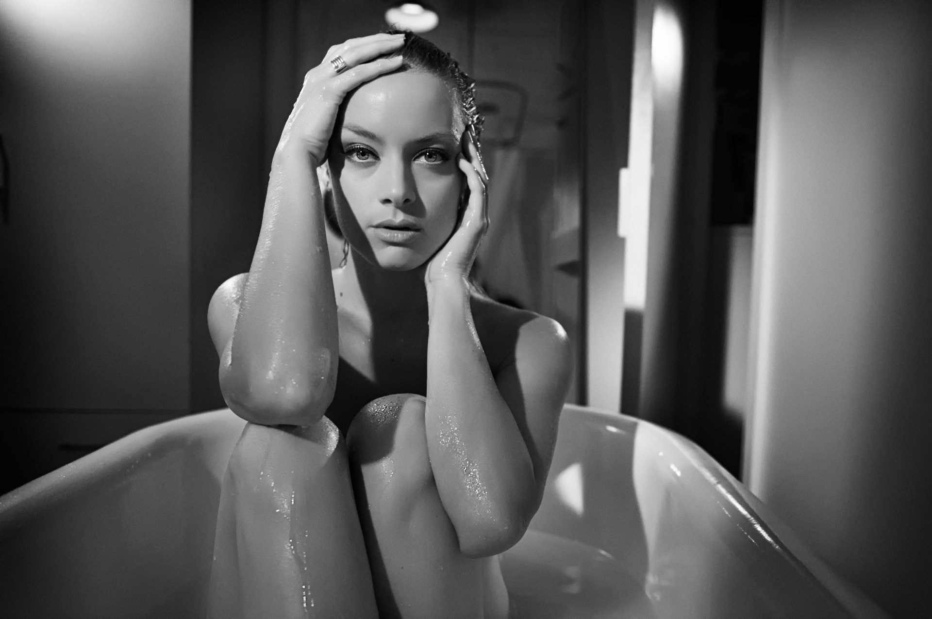 rachel skarsten skarsten actriz baño chica perdida bb