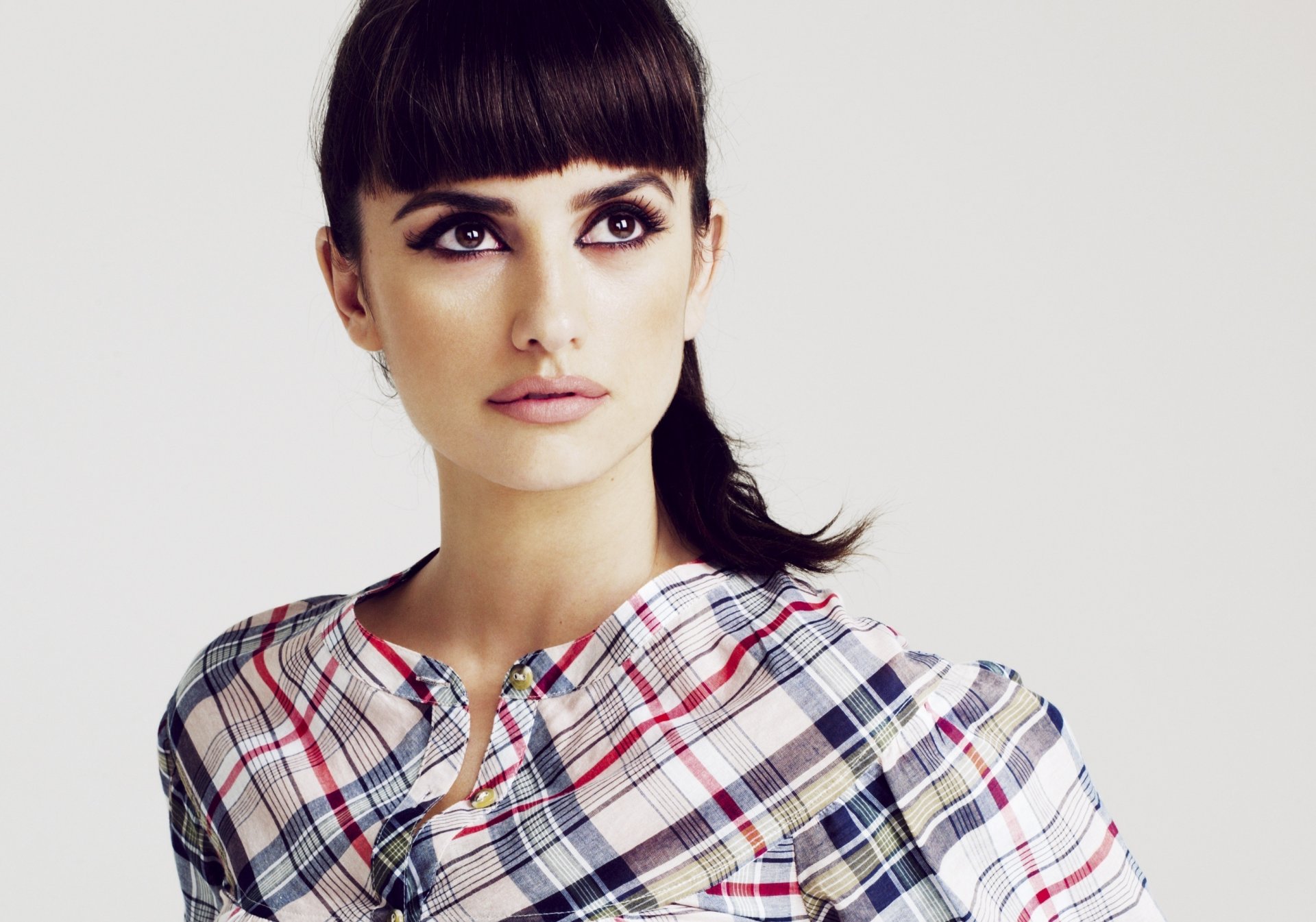 penelope cruz penelope cruz attrice viso sguardo trucco labbra occhi camicia