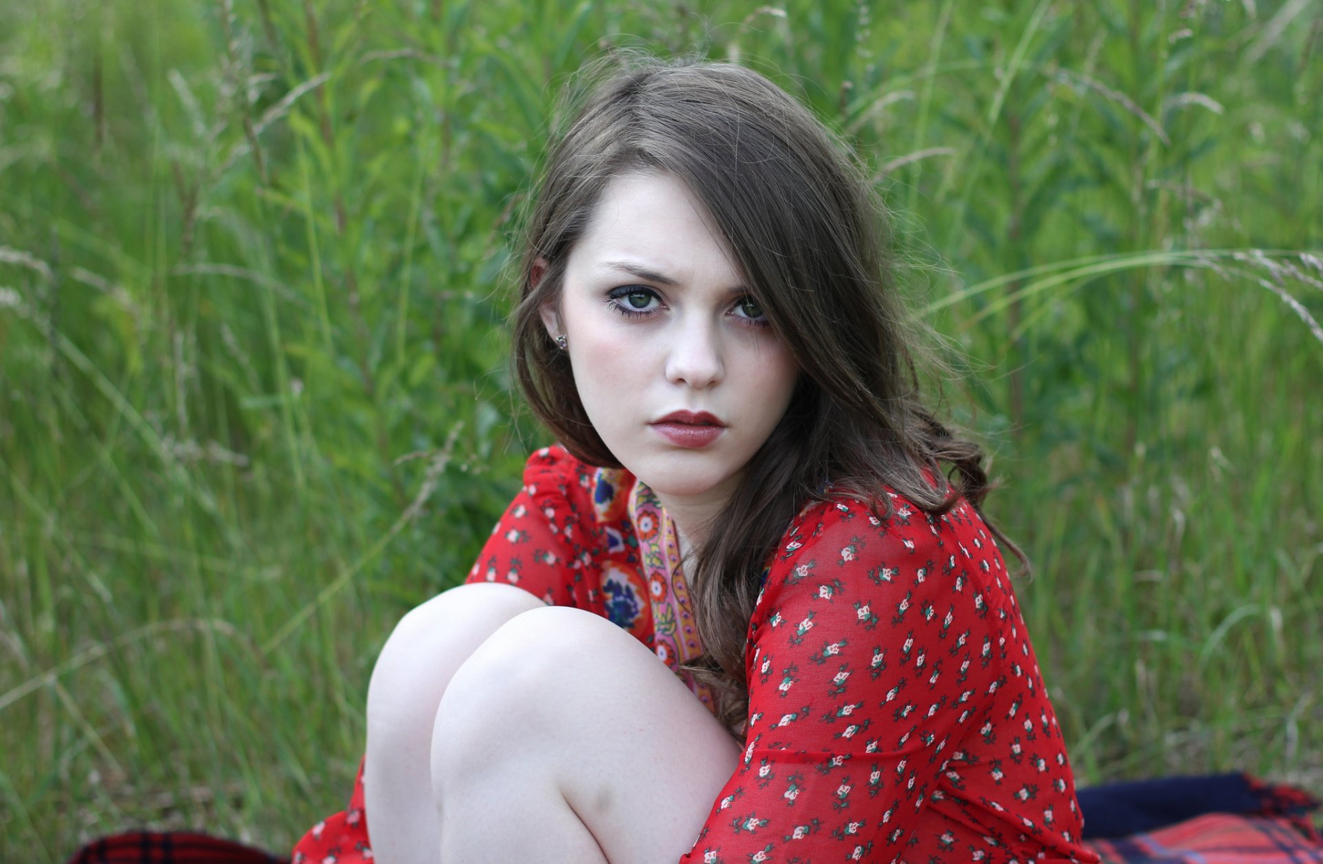 girl model imogen brown hair green-eyed direct view dress knees background nature green gra