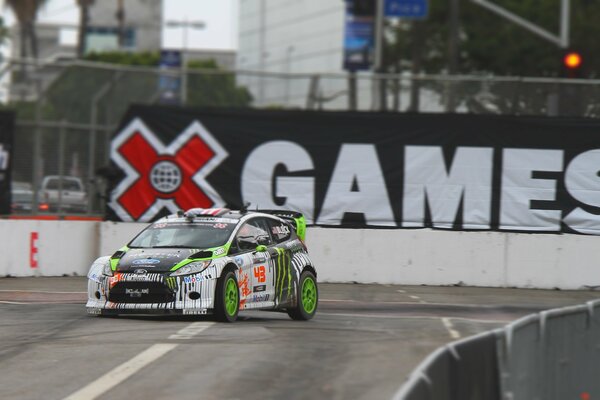 Ford Fiesta verde chiaro al Rally