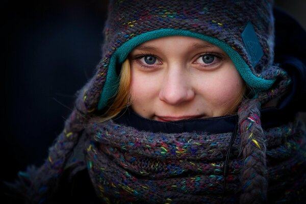 Sciarpa calda del cappello della ragazza