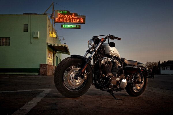 Harley davidson Fahrrad auf dem Parkplatz