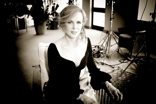 Nicole Kidman en un vestido negro