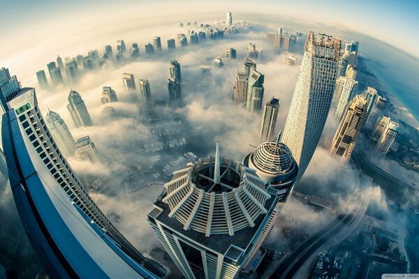 Rascacielos desde lo alto de las nubes