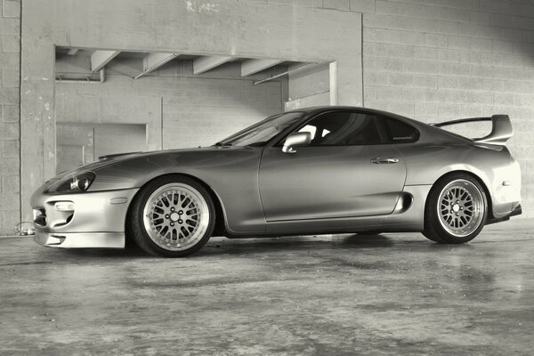 Le réglage gris de tayota Supra est parfait