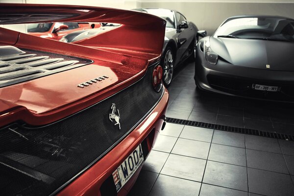 Garage con collezione Ferrari sportiva