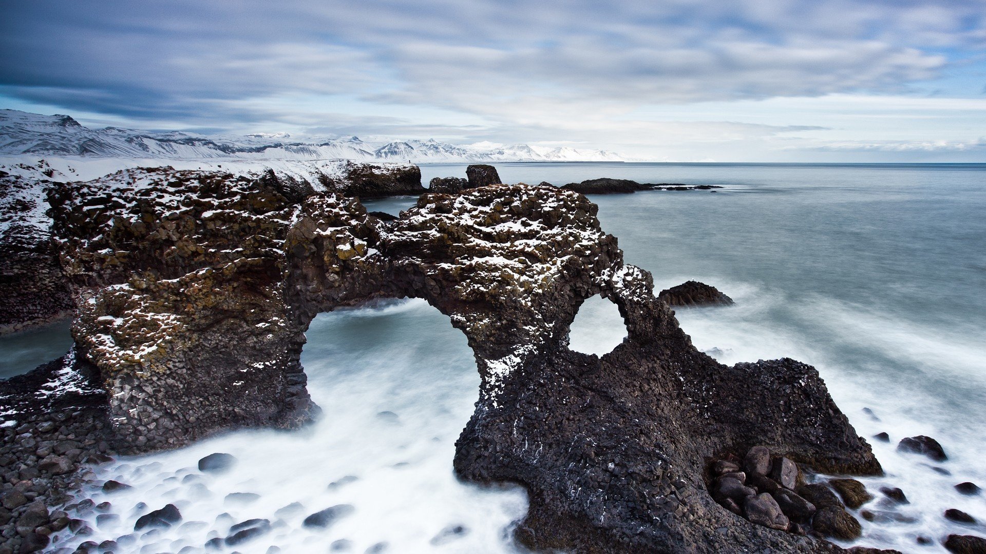 encadenado invierno mar rocas