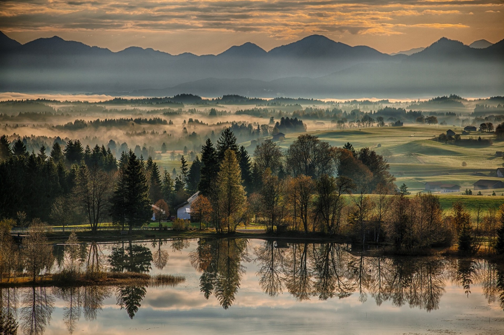 landschaft wildsteig fluss reflexion bäume morgen central park bayern deutschland herbst reparatur berge