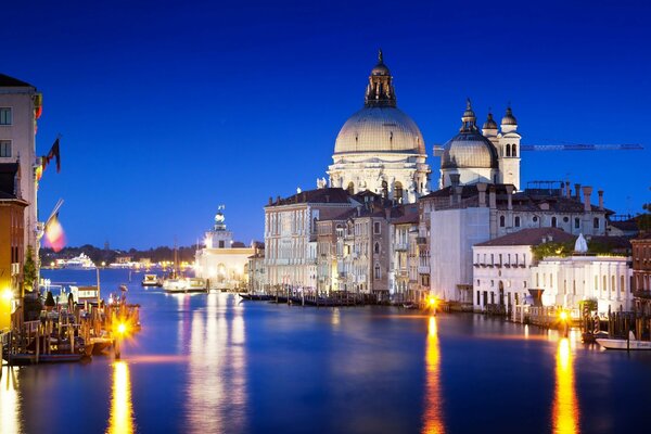 Canal Grande in Venedig am Abend