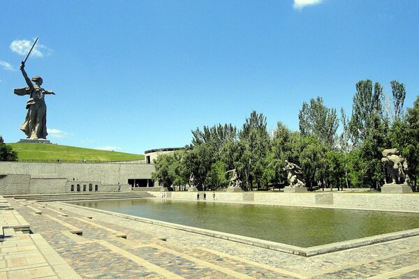 Gran monumento a la madre patria