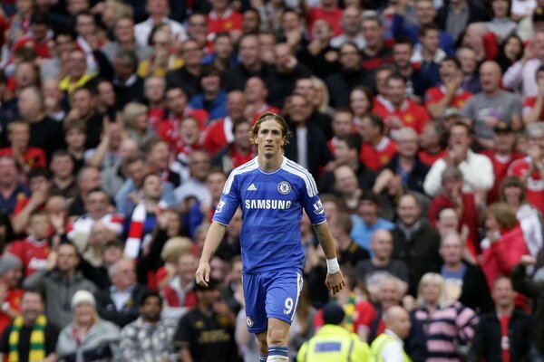 Foto di Fernando Torres sullo sfondo della tribuna