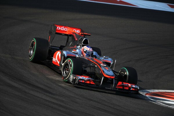 Jenson Button en 2010 en voiture de sport