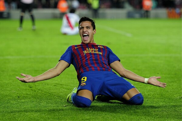 The jubilation of Alexis Sanchez s victory on the football field