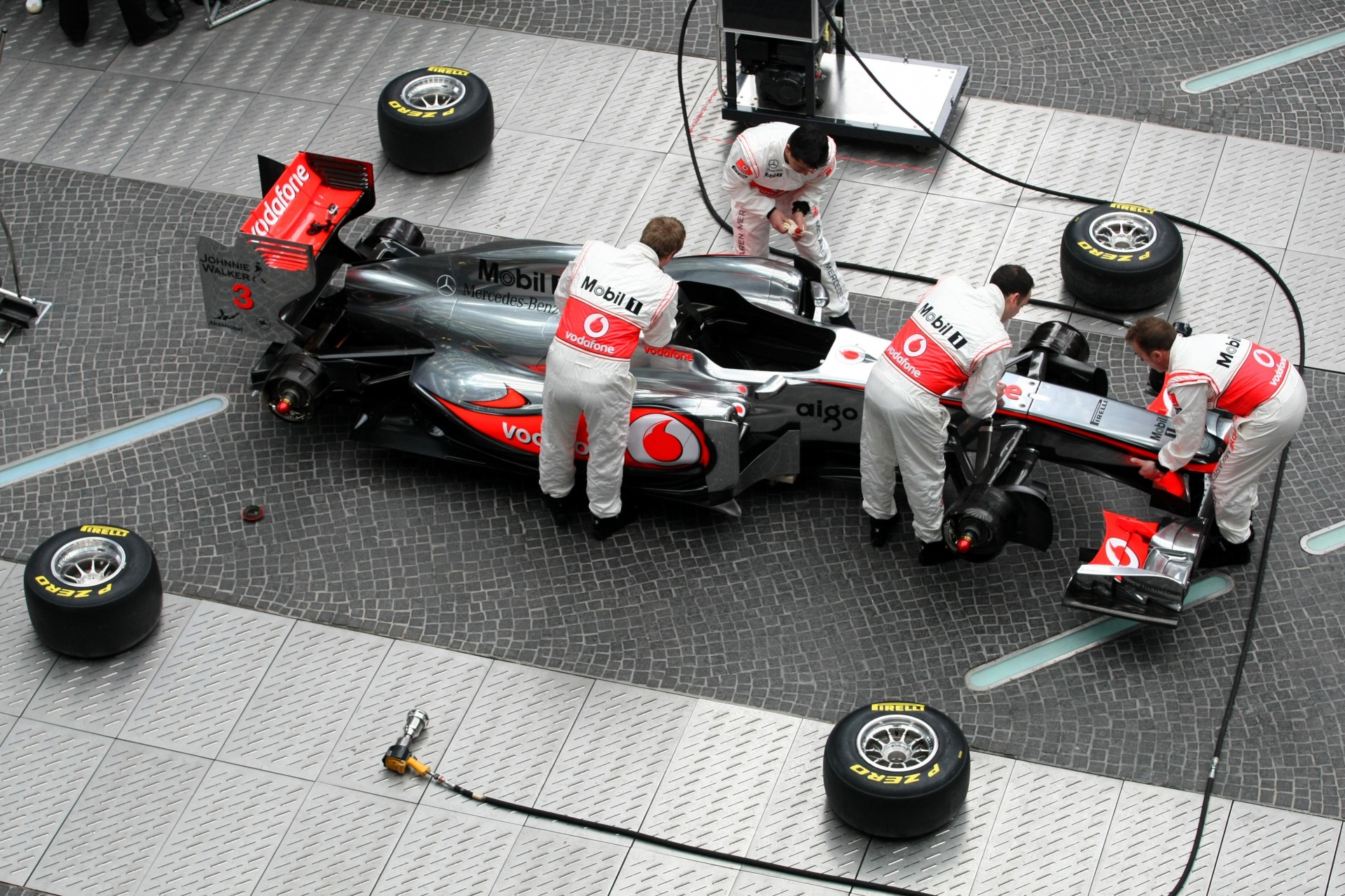 fórmula 1 coche desmontaje mecánica mclaren