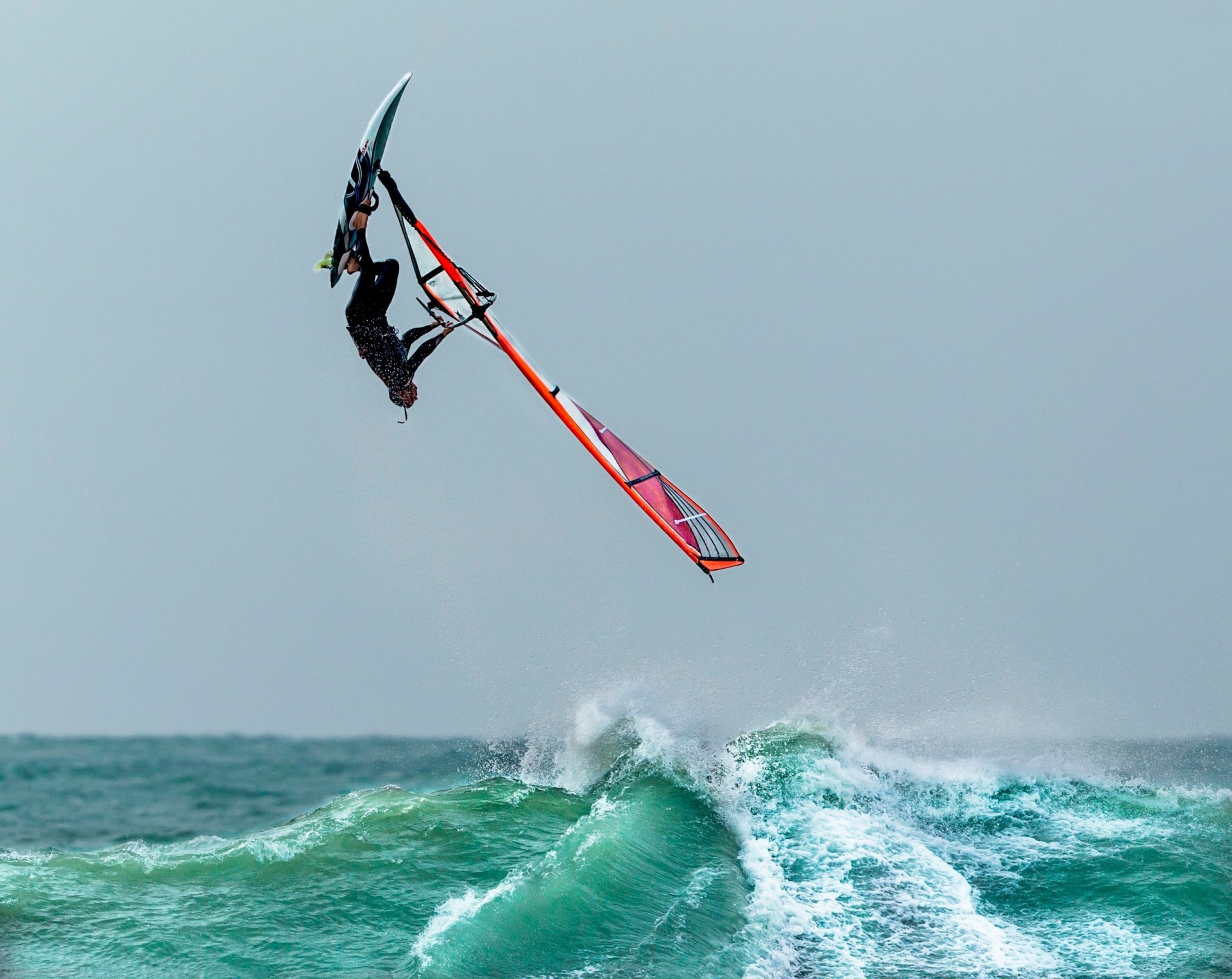 ola windsurf salto